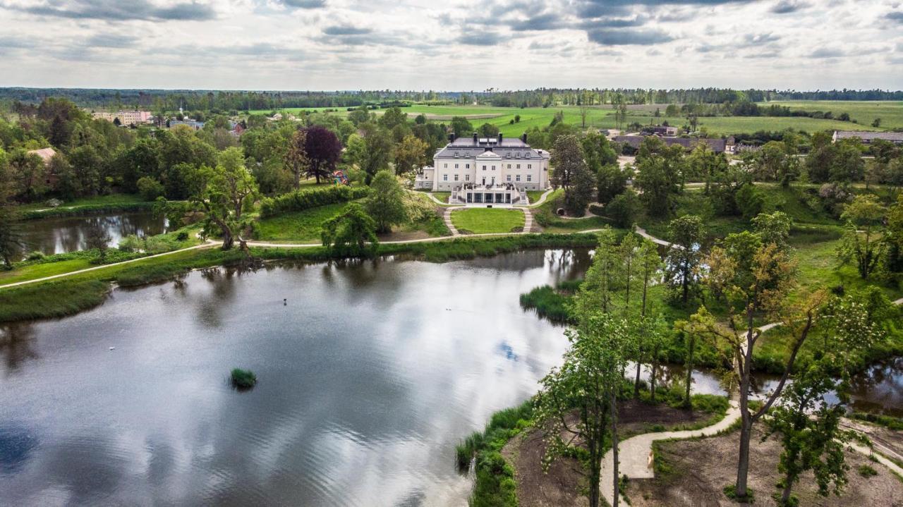 Palac Komierowo Sępólno Krajeńskie エクステリア 写真