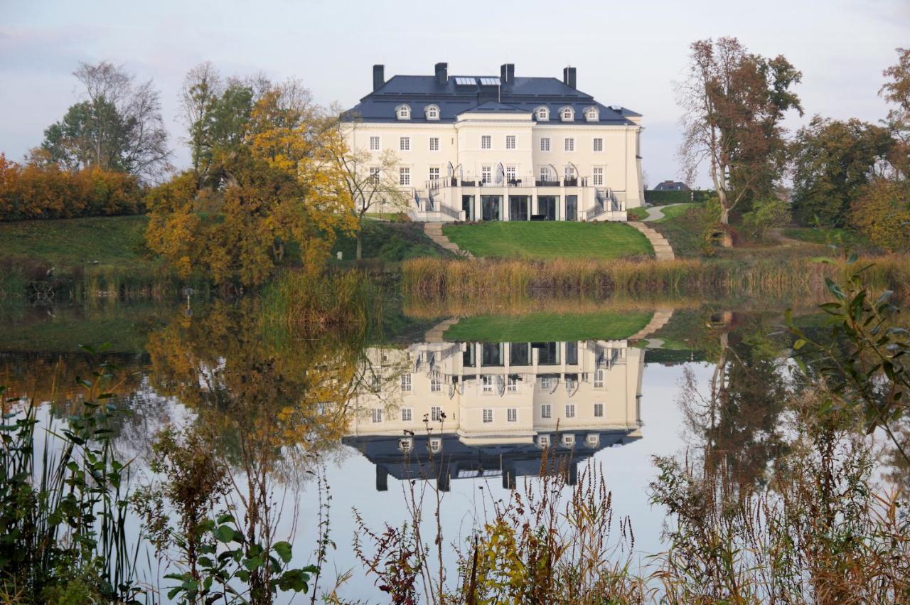 Palac Komierowo Sępólno Krajeńskie エクステリア 写真