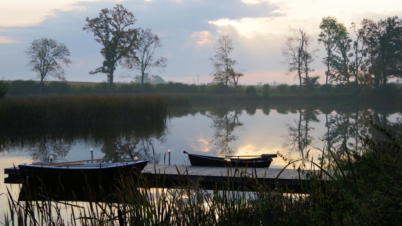 Palac Komierowo Sępólno Krajeńskie エクステリア 写真